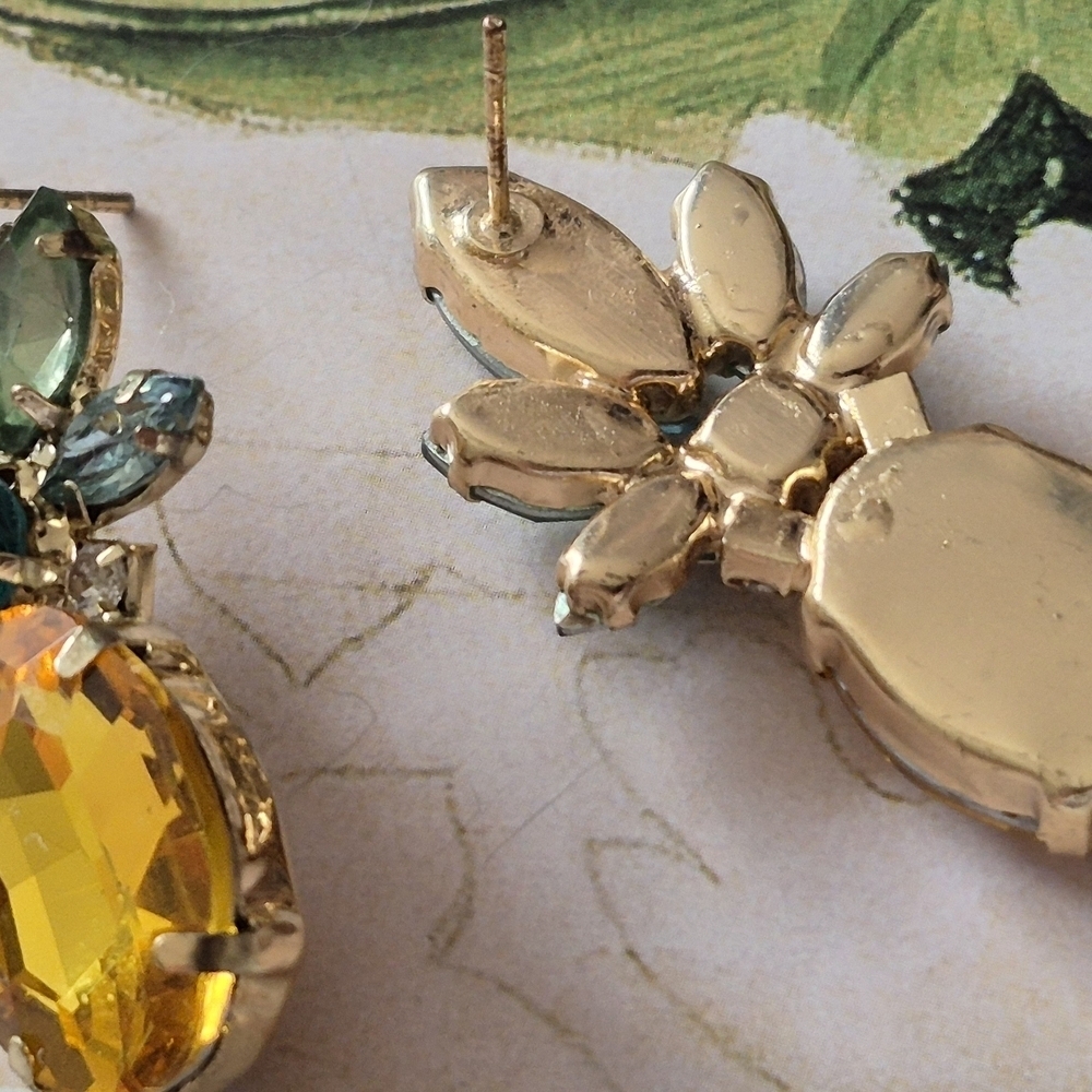 Elegant Gold and Green Gemstone Earrings - Picture 4 of 5